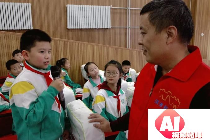 “滨海科学城”——人工智能机器人科技志愿服务走进欣嘉园实验小学