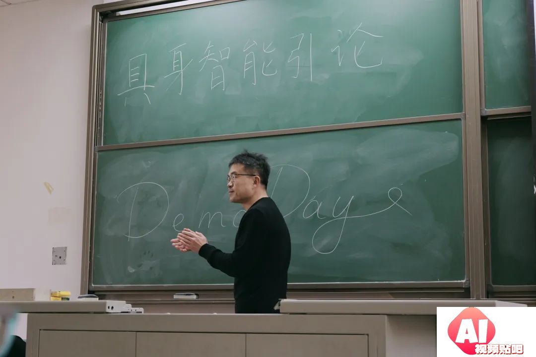 2024年秋季学期最后一节AI课，80多位复旦同学人手一个机器人|人工智能赋能高等教育