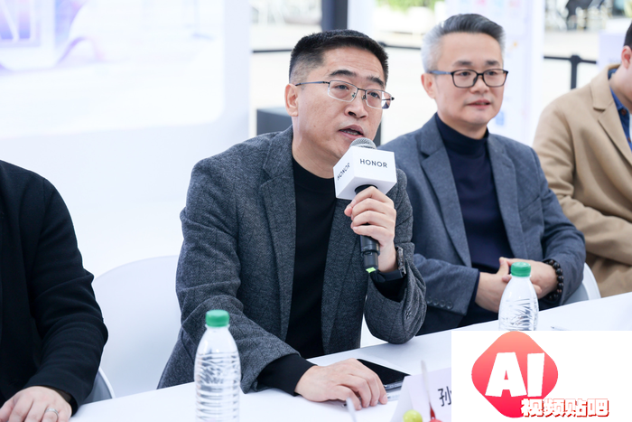 AI加持的荣耀互联网服务 究竟能带来哪些可能？