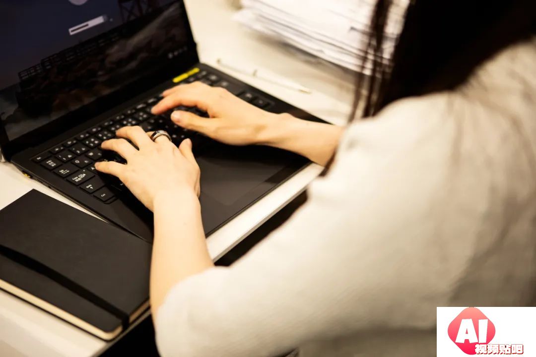 “这不是AI，这是爱”：30万人在互联网上找到了理想妈妈