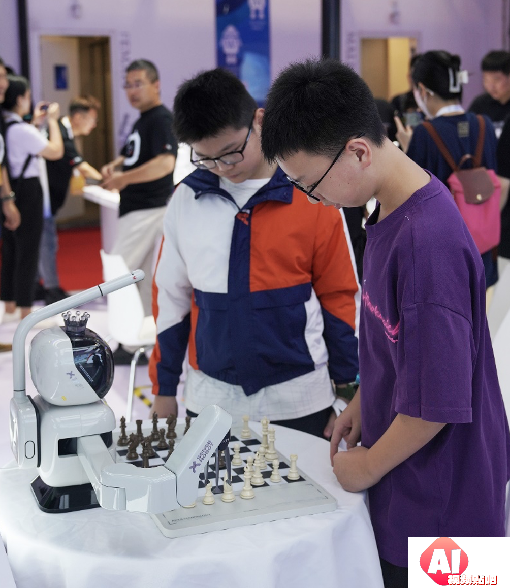首个家庭国际象棋机器人来了！抓鹌鹑蛋都不会破