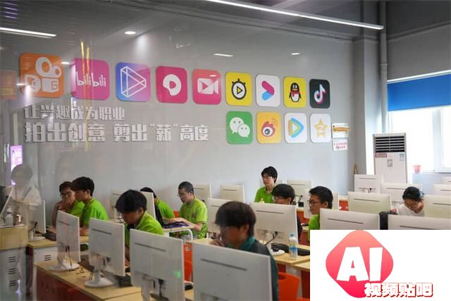 AI时代如何成为技术小能手？融媒采访揭秘河南新华电脑学院AI教学场景