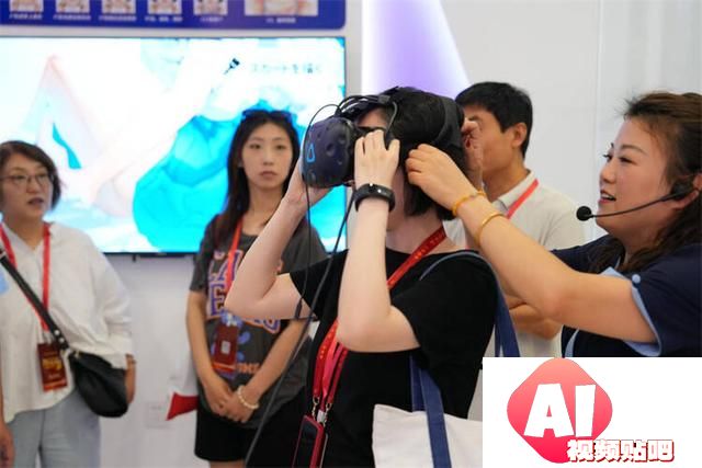 AI时代如何成为技术小能手？融媒采访揭秘河南新华电脑学院AI教学场景